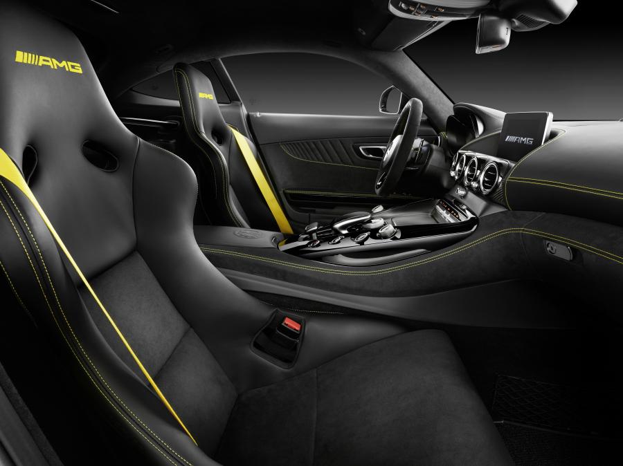 Интерьер Mercedes-AMG GT R 2016 года  (фото 24 из 92)